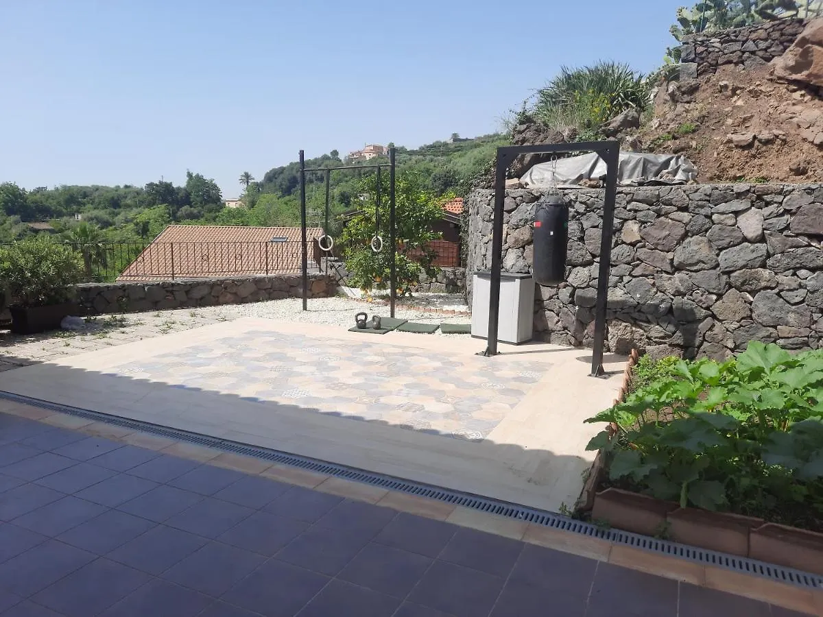Apartamento Siesi Piedimonte Etneo Habitación en casa particular